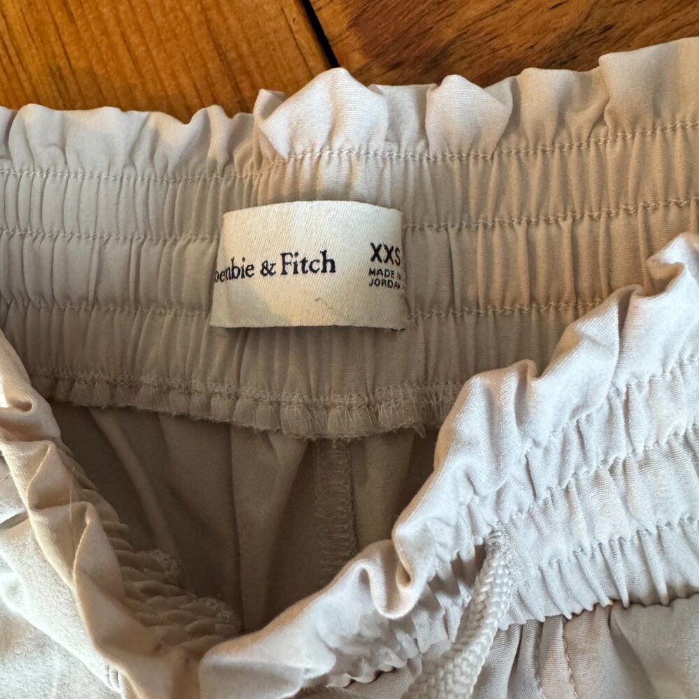 Abercrombie Women's Ypb Motiontek Jogger In Cream… - image 4